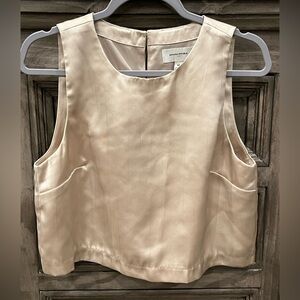 EUC Women’s BANANA REPUBLIC Gold/Tan Cropped Sleeveless Dressy Blouse (Medium)